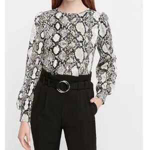 NWT Express women Tan and Black Snakeskin Print Puff Sleeve Size XS